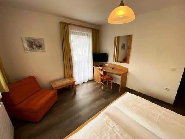 לינה וארוחת בוקר Wellness-pension Jagahuett'n 4*